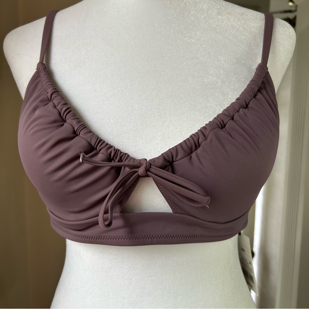 Shade & Shore Ruched Bikini Top with Front Keyhole Detail Hook Back Closure 36B - Picture 11 of 13